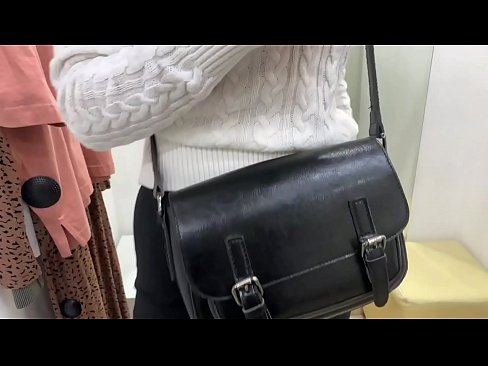 ❤️ Masturbasyona giştî ya keçika ciwan FeralBerry bi dilopek li jûreya fitarê ❤ Pornoya hişk li ku.pornpk.ru ❌